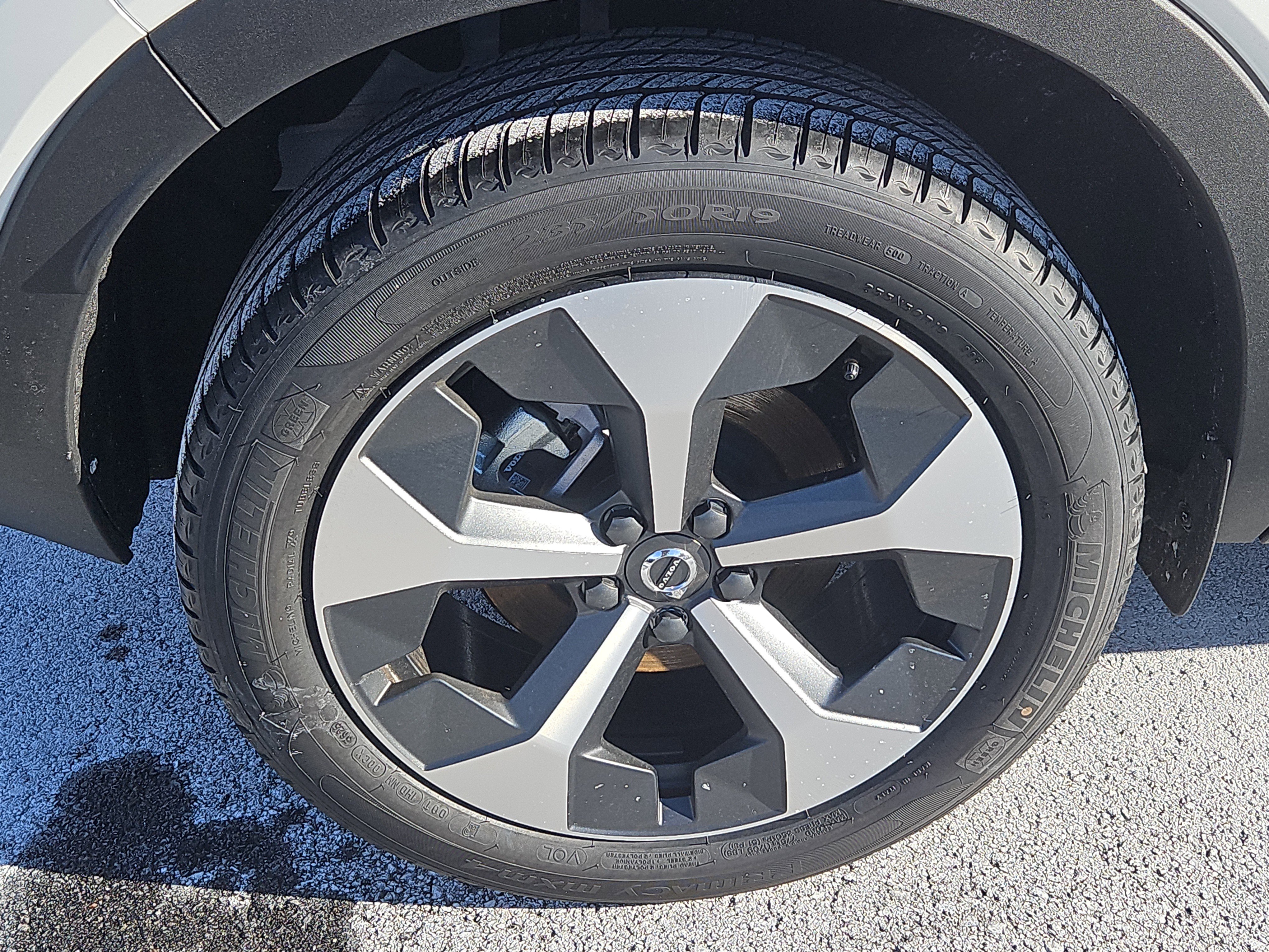 New 2026 Volvo XC40 B5 Plus w/ Protection Package Premier image 19