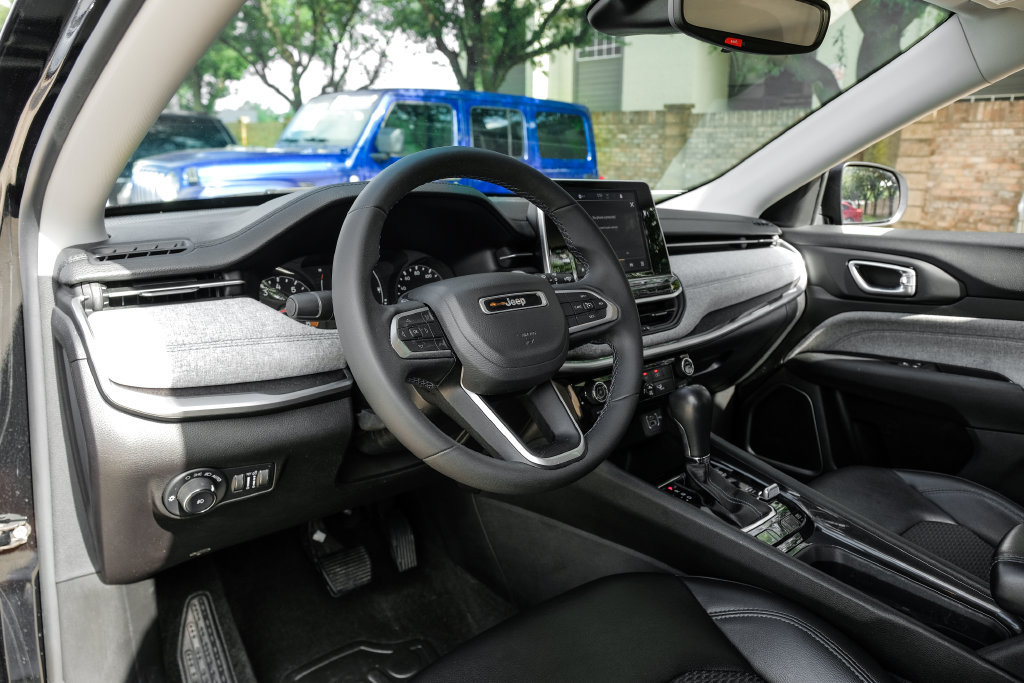 Used 2022 Jeep Compass Latitude AWD/4WD image 25