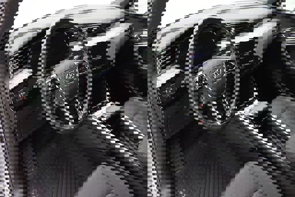 Used 2023 Audi e-tron Premium Plus w/ Premium Plus Package image 12