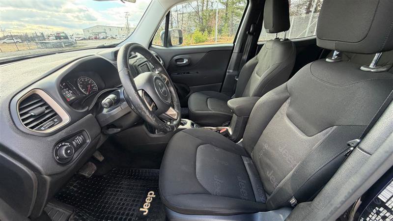 Used 2015 Jeep Renegade Latitude image 10