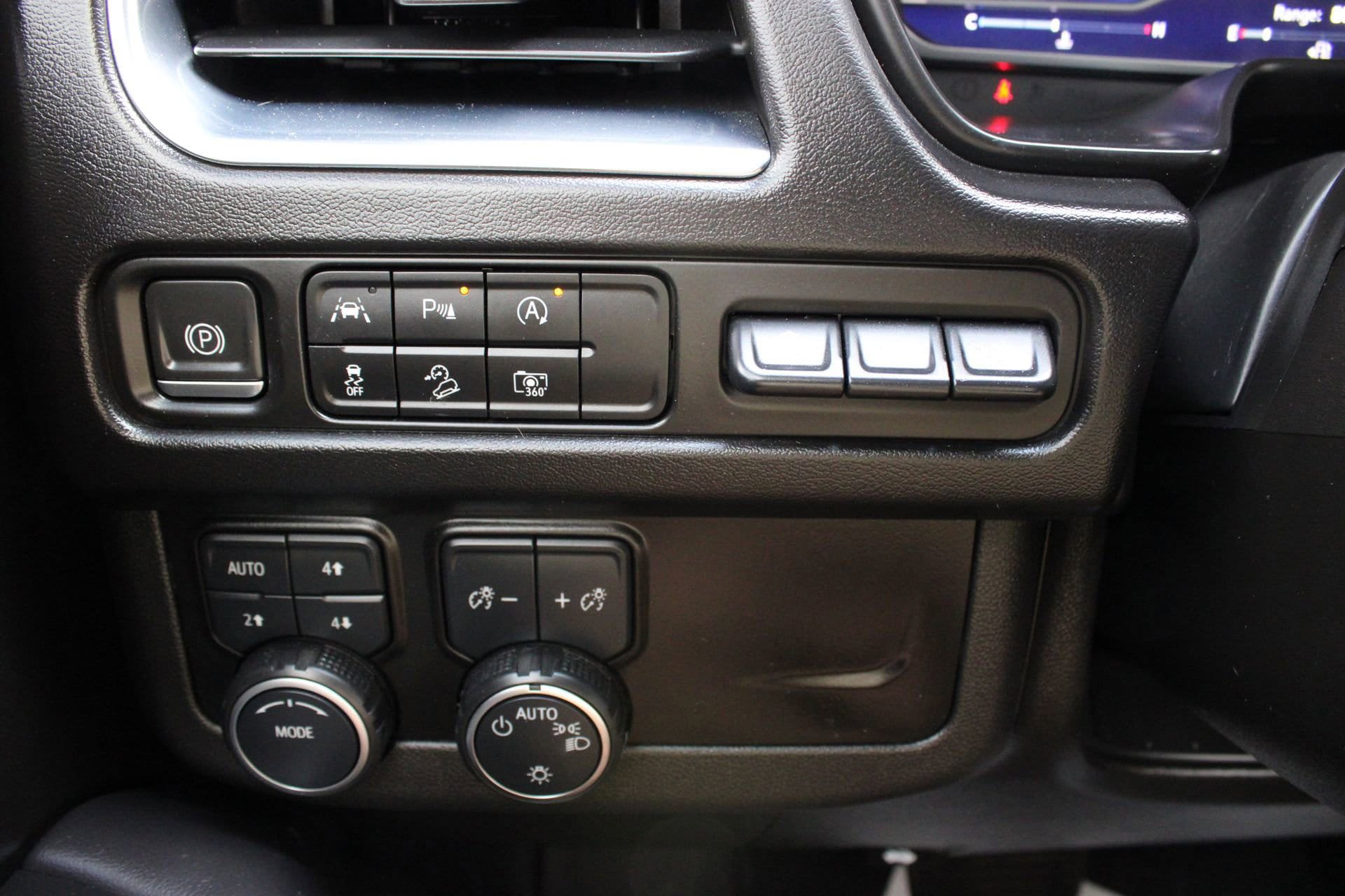 Used 2023 Chevrolet Suburban High Country AWD/4WD image 32