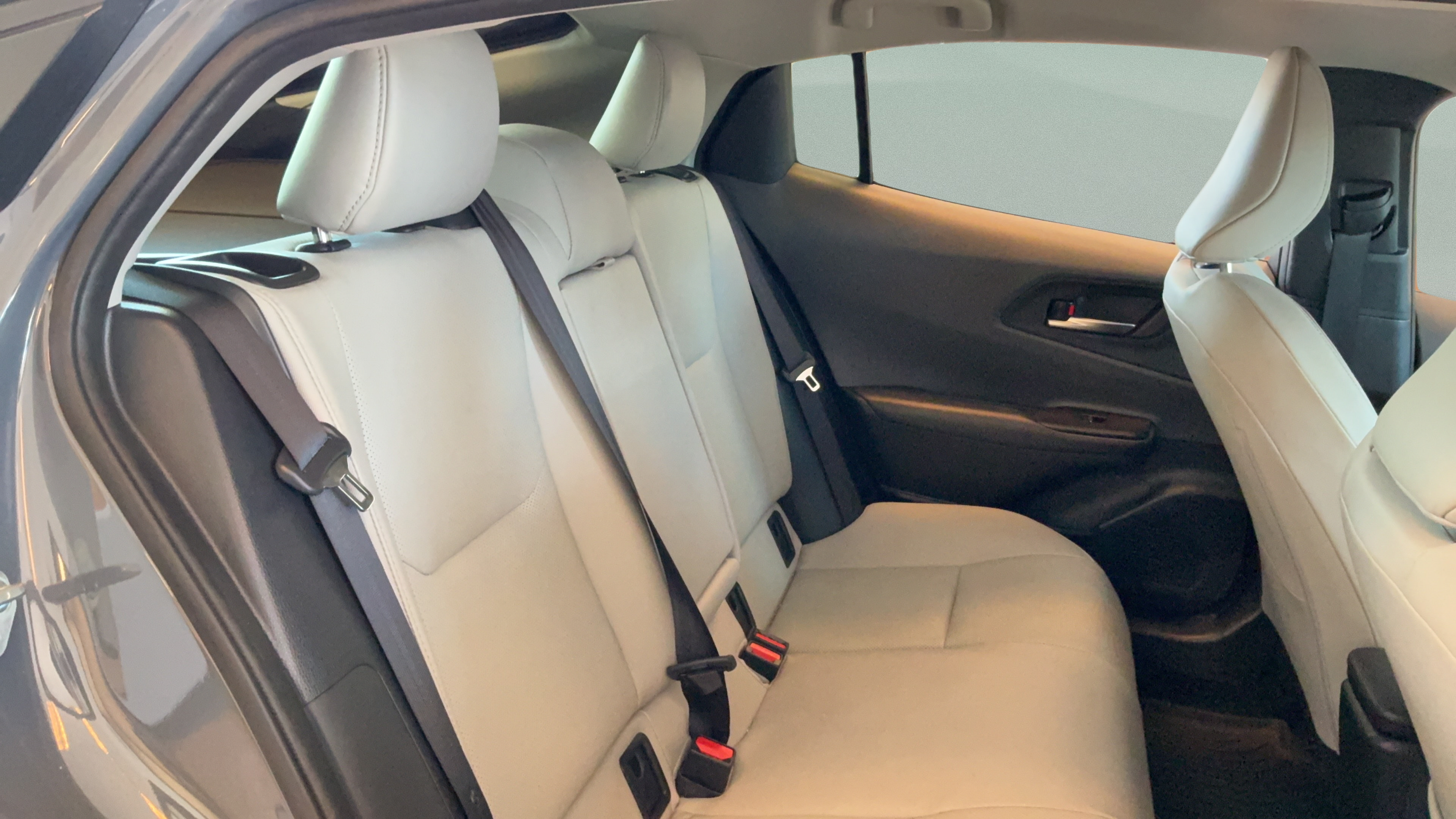 Used 2024 Toyota Prius XLE FWD image 31