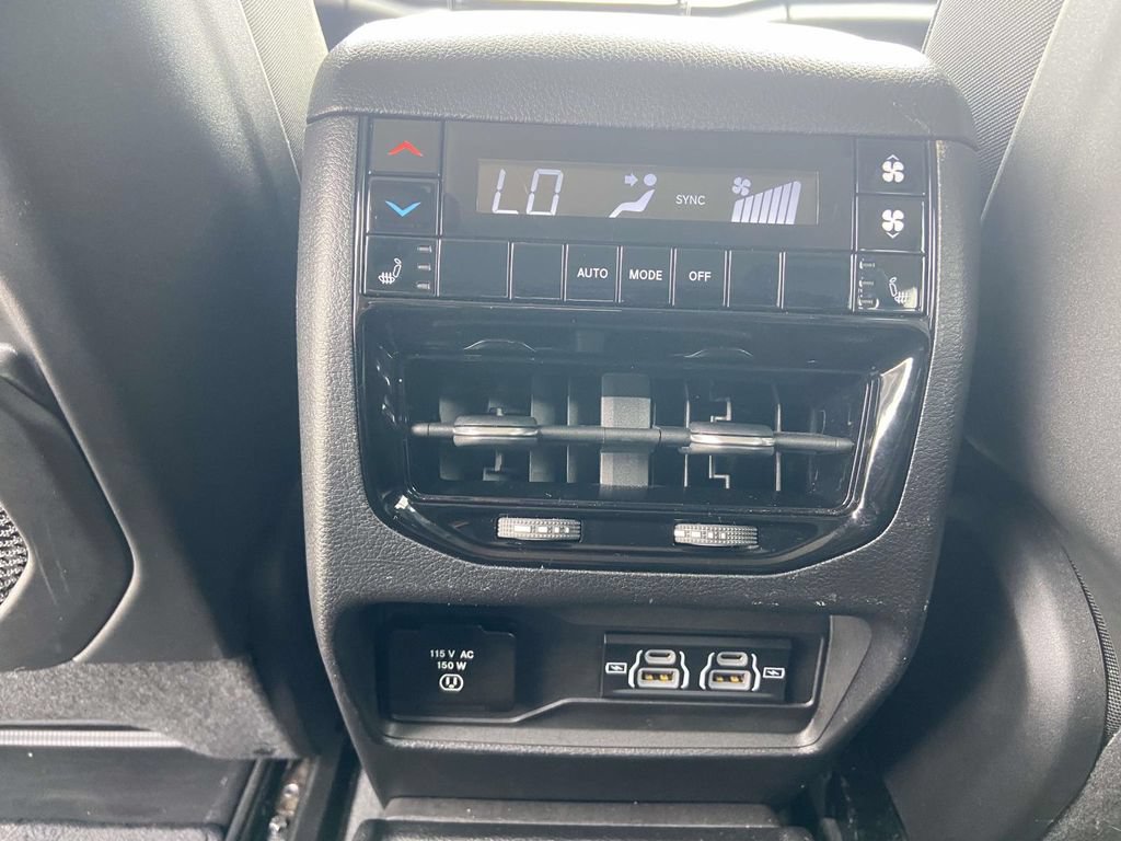 Used 2023 Jeep Grand Cherokee L Limited RWD image 11