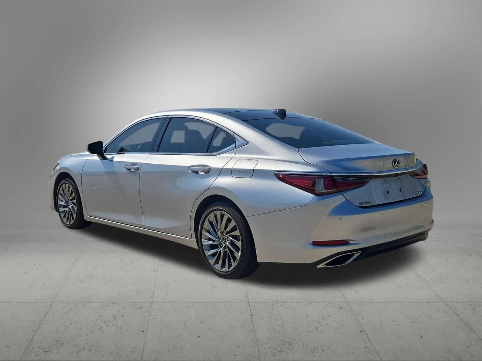 Used 2024 Lexus ES 350 w/ Technology Package FWD image 4
