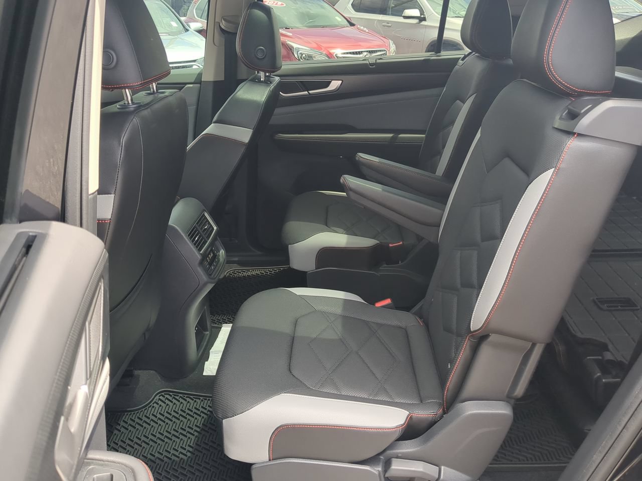 Used 2024 Volkswagen Atlas Peak Edition SEL AWD/4WD image 13