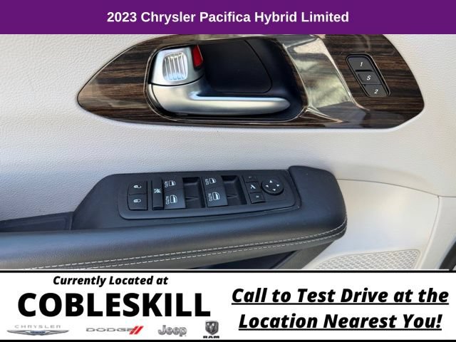 Used 2023 Chrysler Pacifica Limited FWD image 13