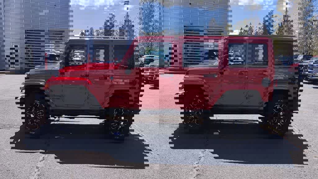 Used 2018 Jeep Wrangler Unlimited Sahara w/ Max Tow Package image 5