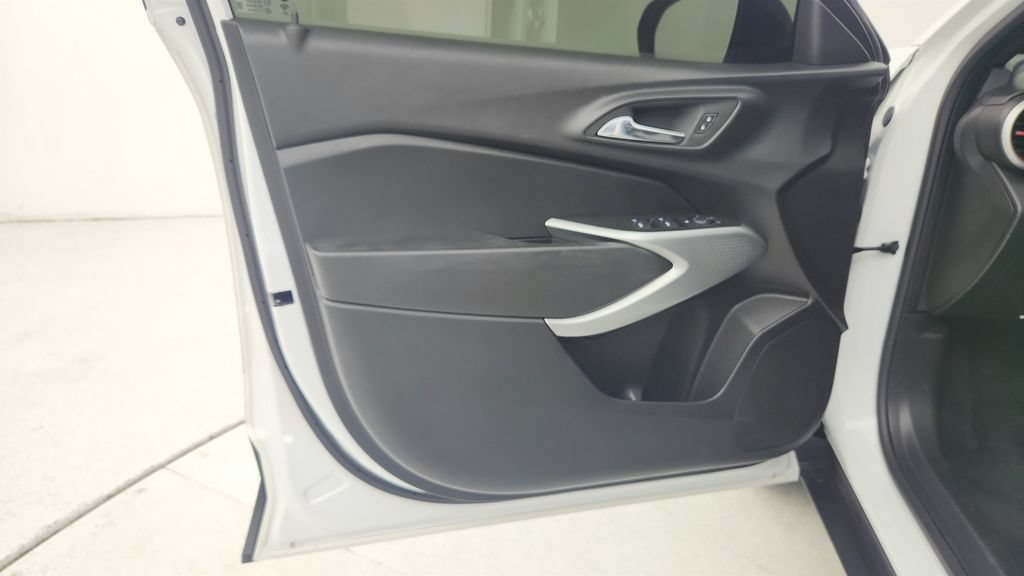 Certified 2024 Chevrolet Trax RS FWD image 21
