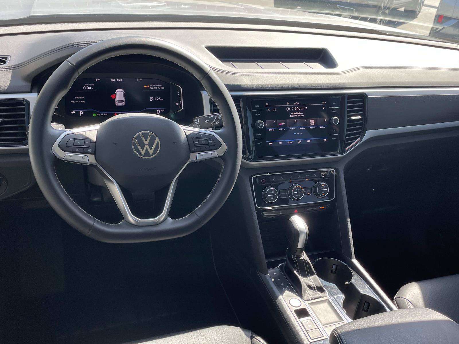 Certified 2023 Volkswagen Atlas SE w/ Panoramic Sunroof Package FWD image 7
