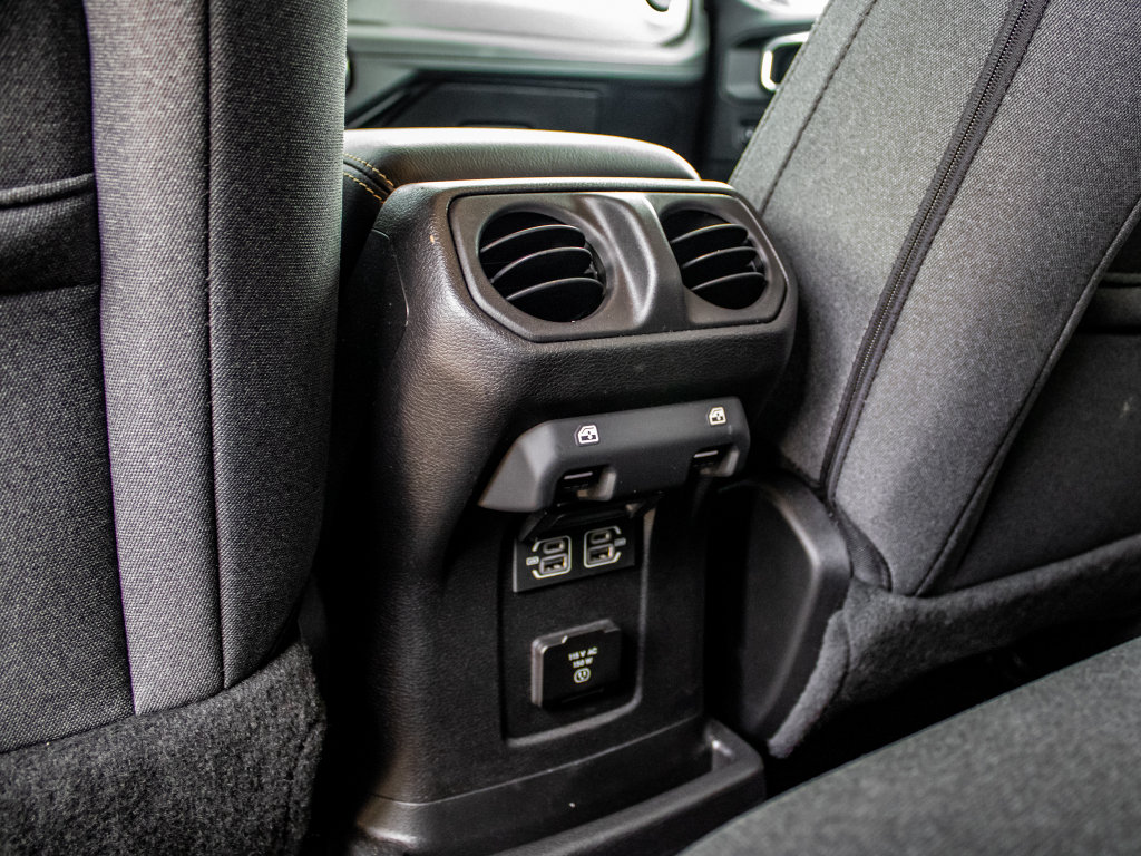Used 2025 Jeep Wrangler Unlimited Sahara AWD/4WD image 25