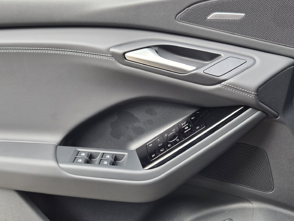 New 2027 Audi SQ6 e-tron Prestige AWD/4WD image 27