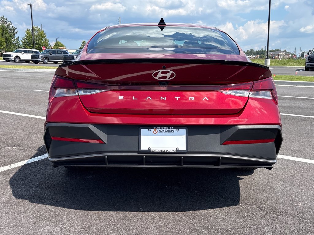 Used 2025 Hyundai Elantra Sport FWD image 21