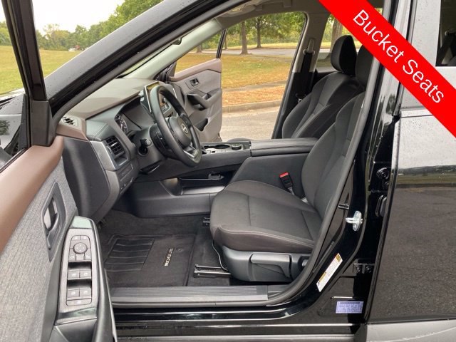 Used 2023 Nissan Rogue S AWD/4WD image 14