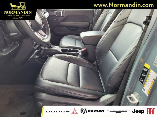 Used 2024 Jeep Wrangler Unlimited Sahara w/ Technology Group AWD/4WD image 16