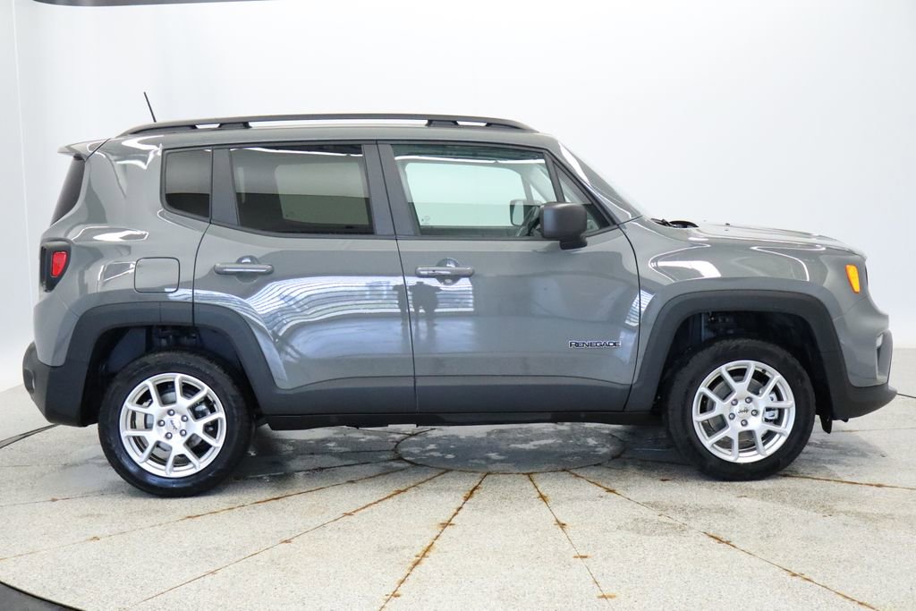 Used 2022 Jeep Renegade Latitude w/ Convenience Group AWD/4WD image 8