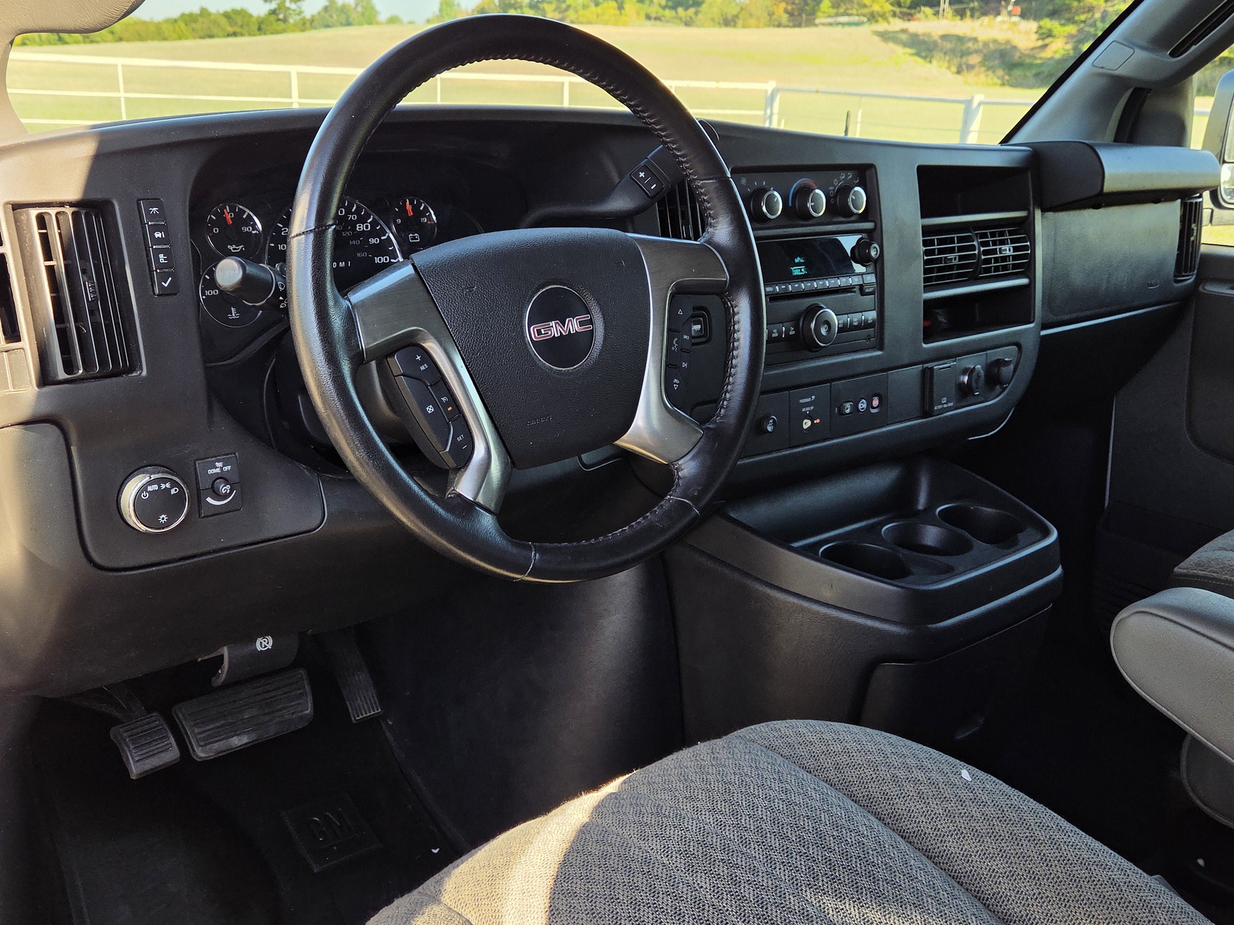 Used 2016 GMC Savana 3500 LT w/ LT Preferred Equipment Group RWD image 25
