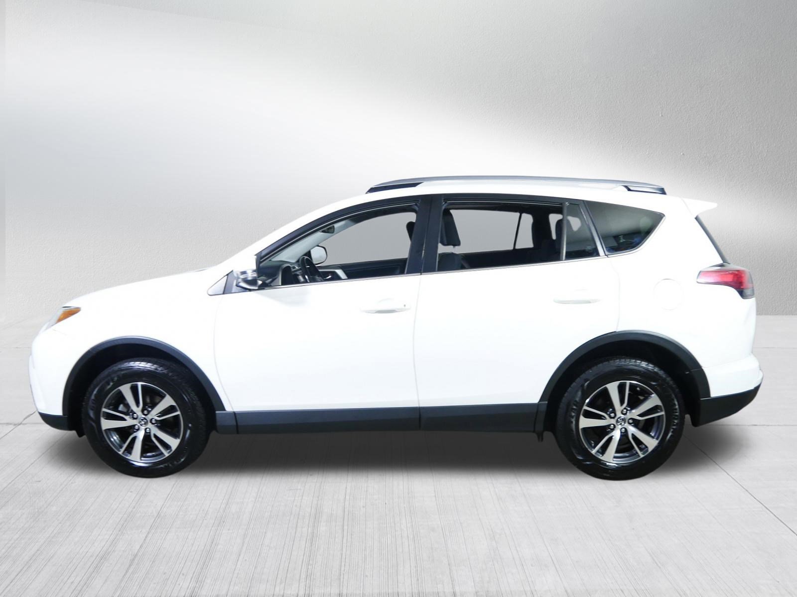 Used 2018 Toyota RAV4 XLE AWD/4WD image 4
