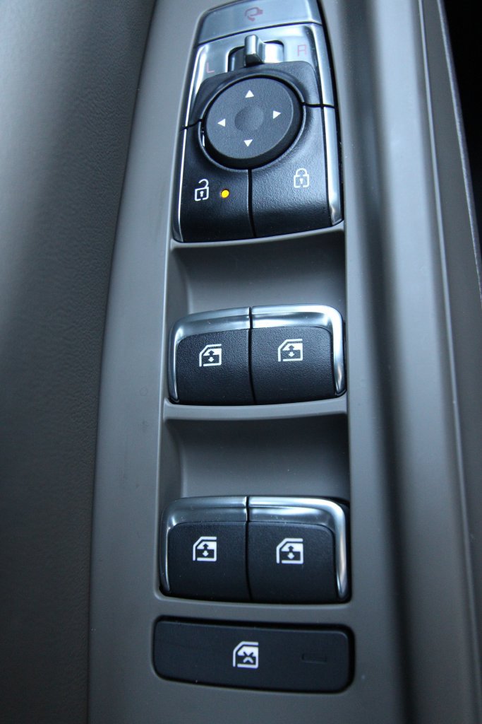 Used 2026 Kia Carnival EX FWD image 25