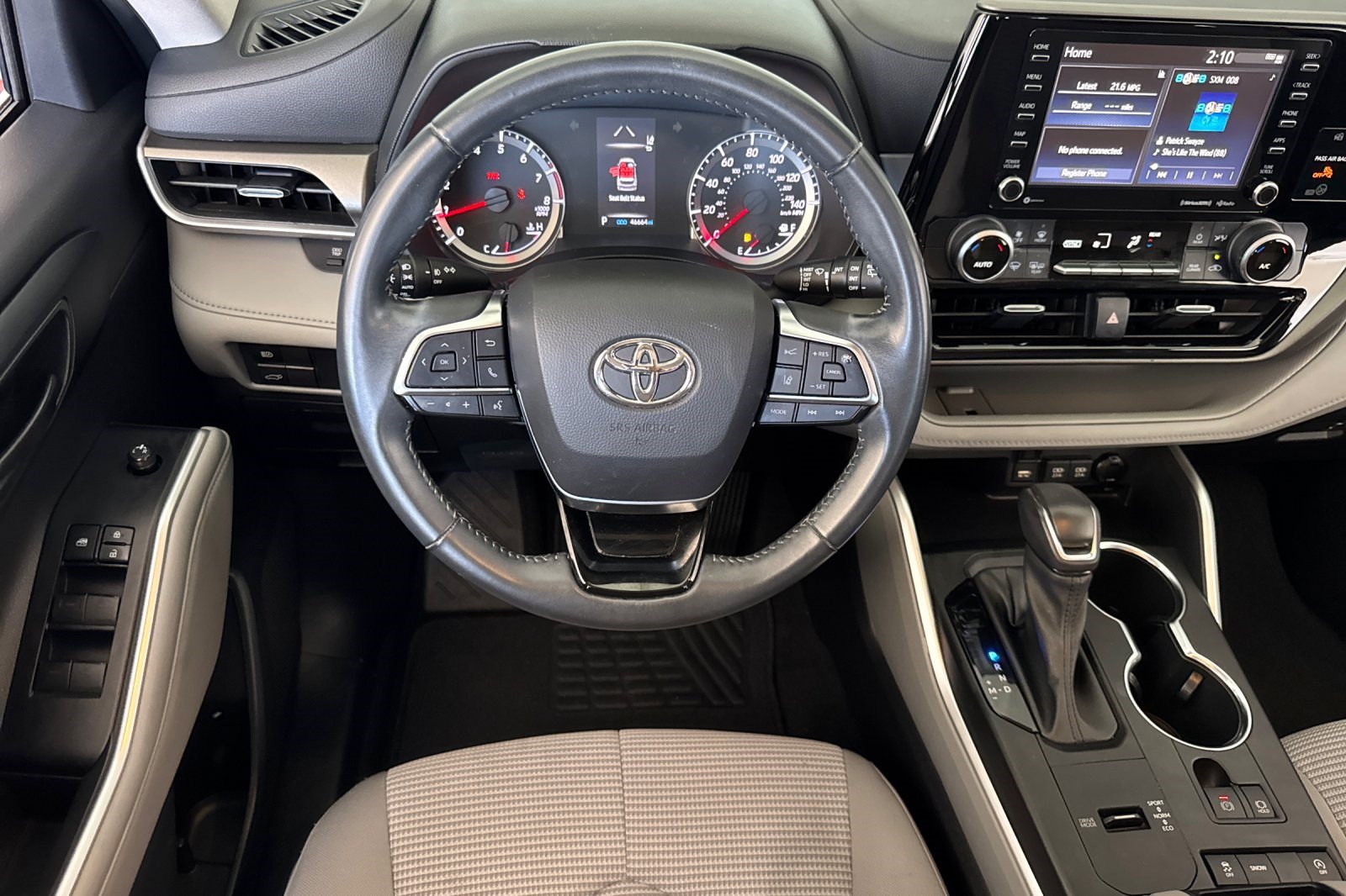 Used 2021 Toyota Highlander LE FWD image 30