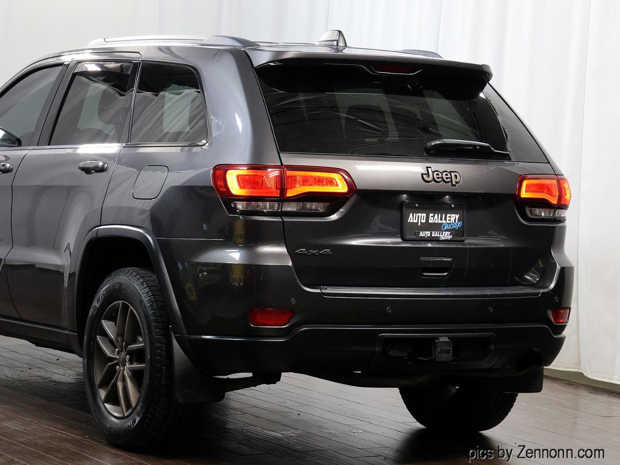 Used 2016 Jeep Grand Cherokee Laredo 75th Anniversary AWD/4WD image 8