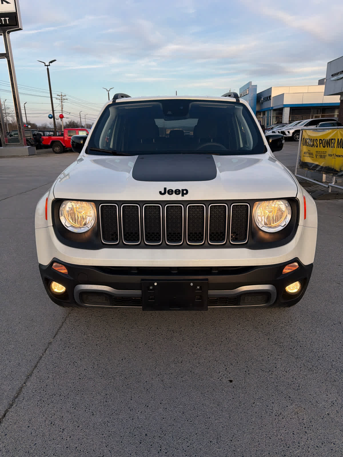 Used 2023 Jeep Renegade Latitude image 3