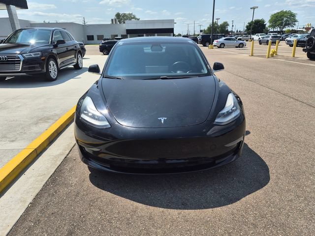 Used 2019 Tesla Model 3 Mid Range RWD image 3