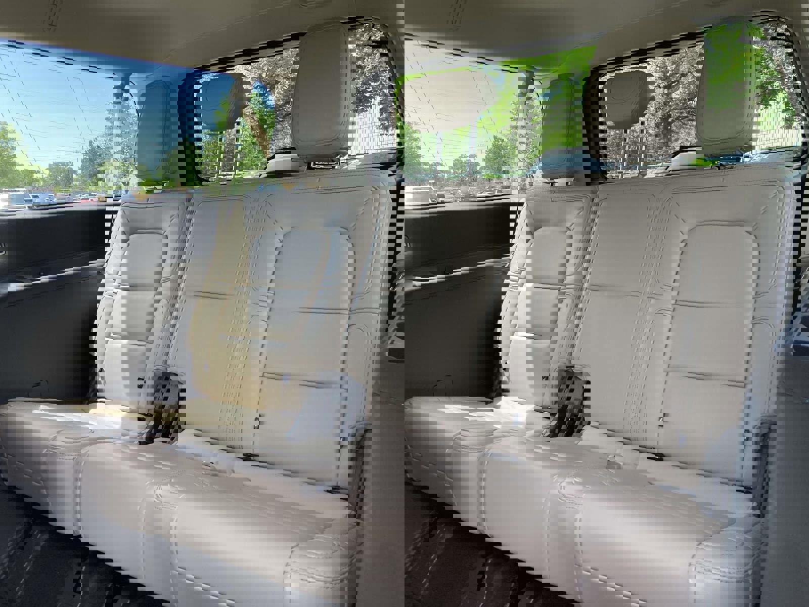 Certified 2024 Lincoln Navigator L Reserve AWD/4WD image 18