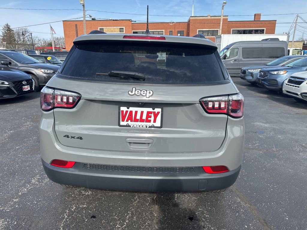 Used 2023 Jeep Compass Latitude AWD/4WD image 11