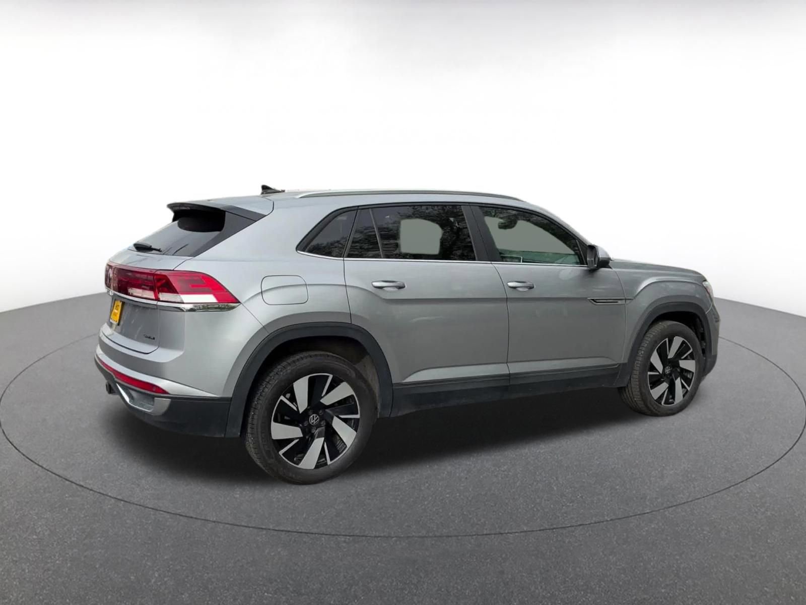 Used 2025 Volkswagen Atlas Cross Sport SE image 14