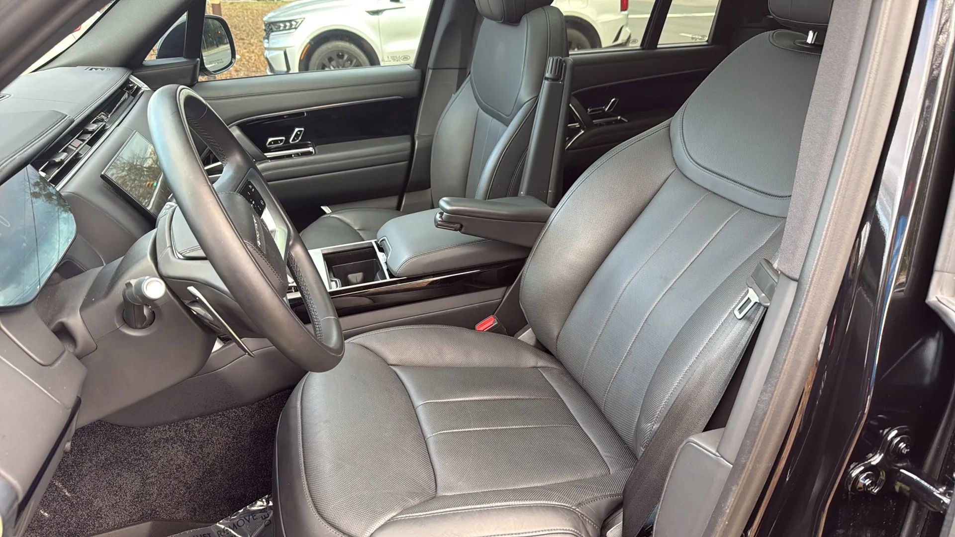 Used 2024 Land Rover Range Rover SE image 17