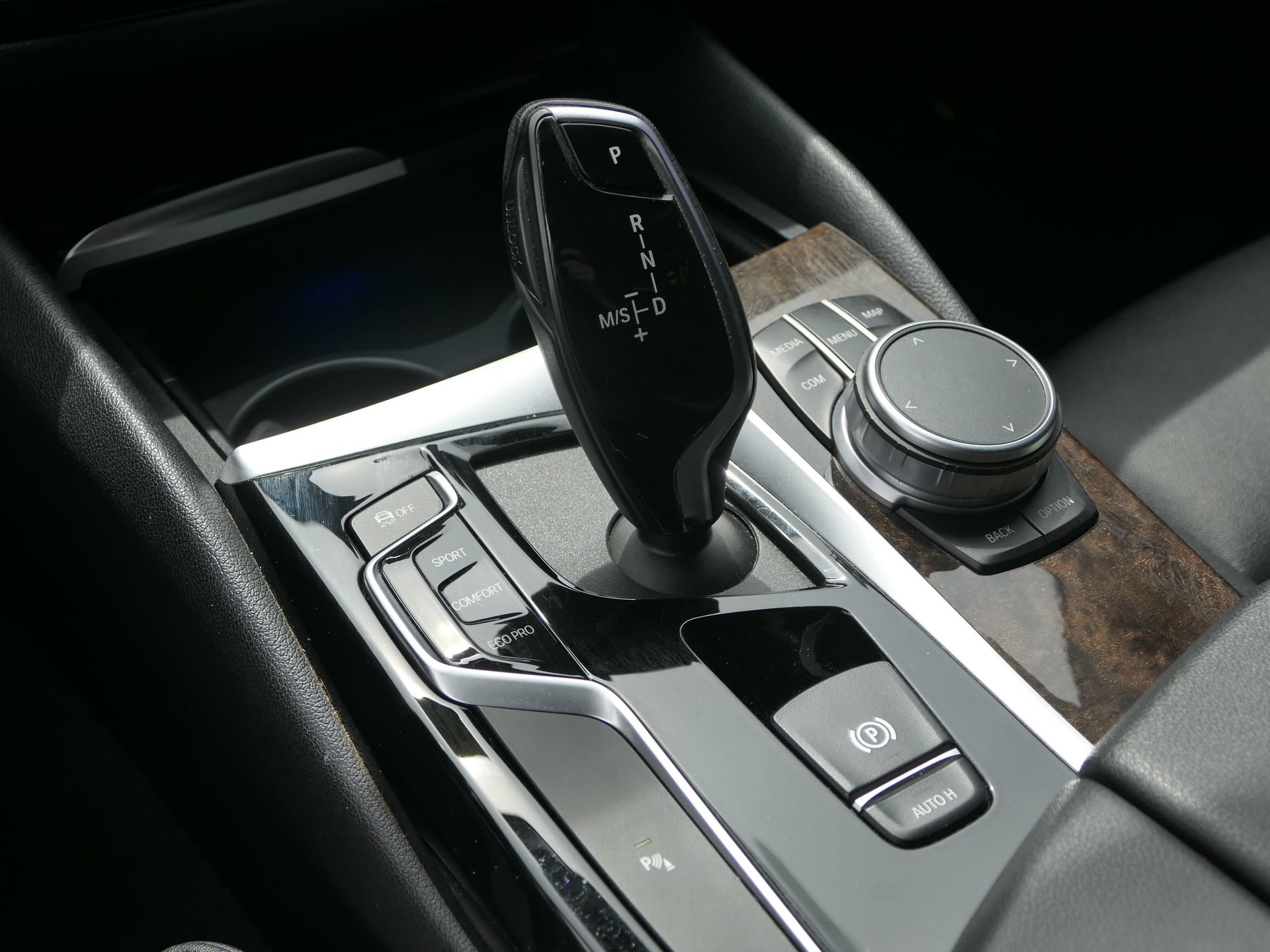 Used 2020 BMW 530i w/ Premium Package image 24