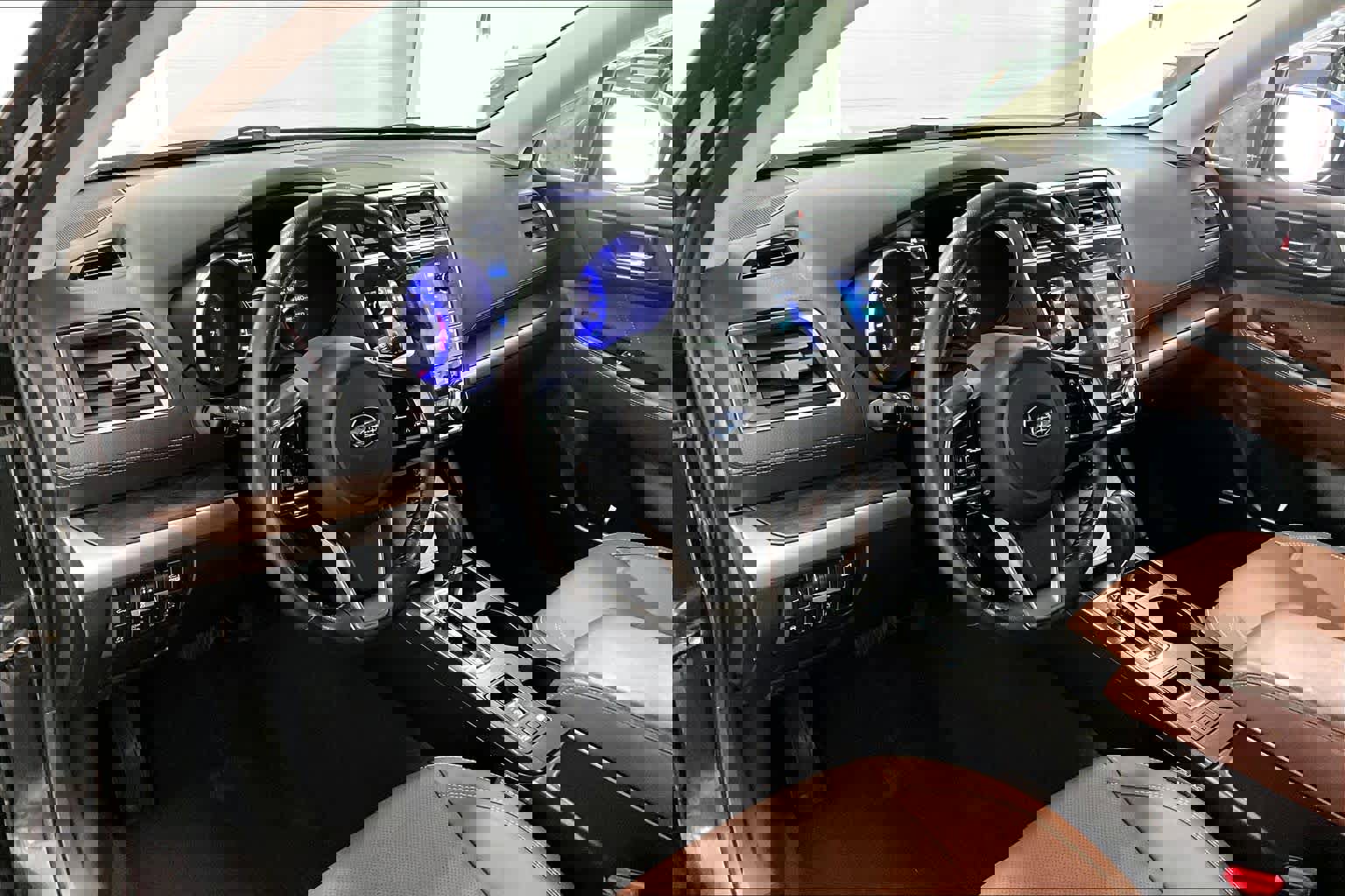 Used 2018 Subaru Outback 3.6R Touring image 2