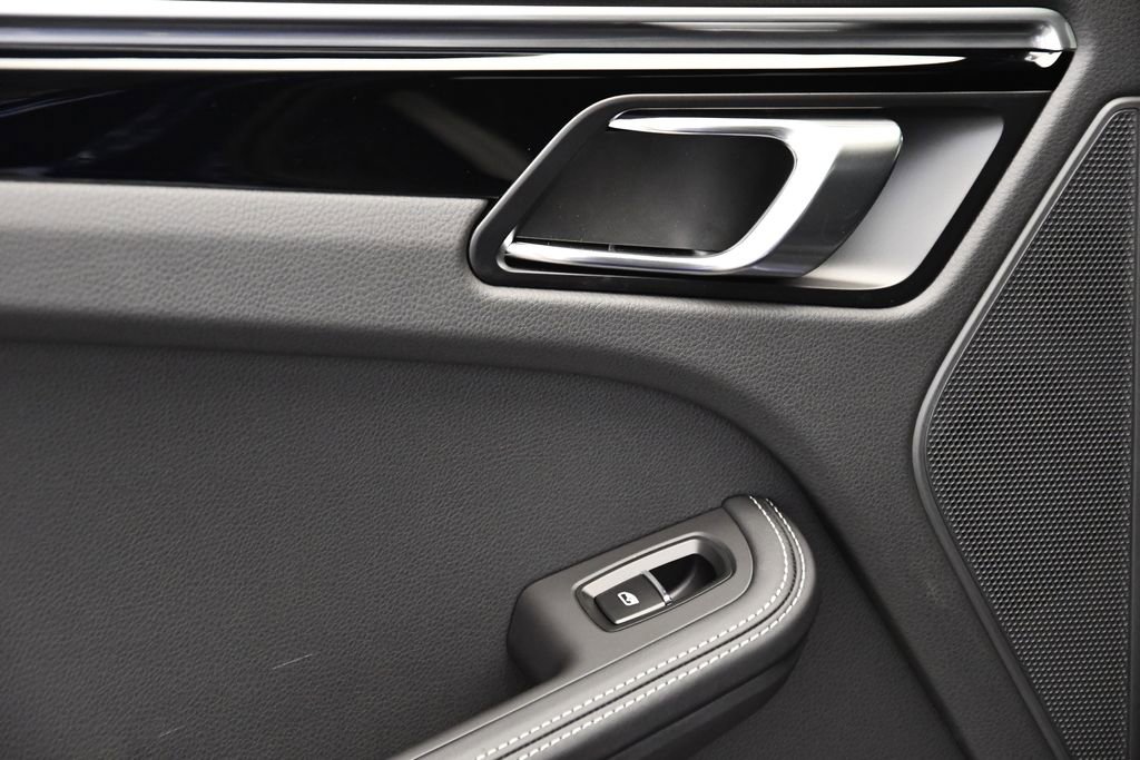 Certified 2025 Porsche Macan image 44