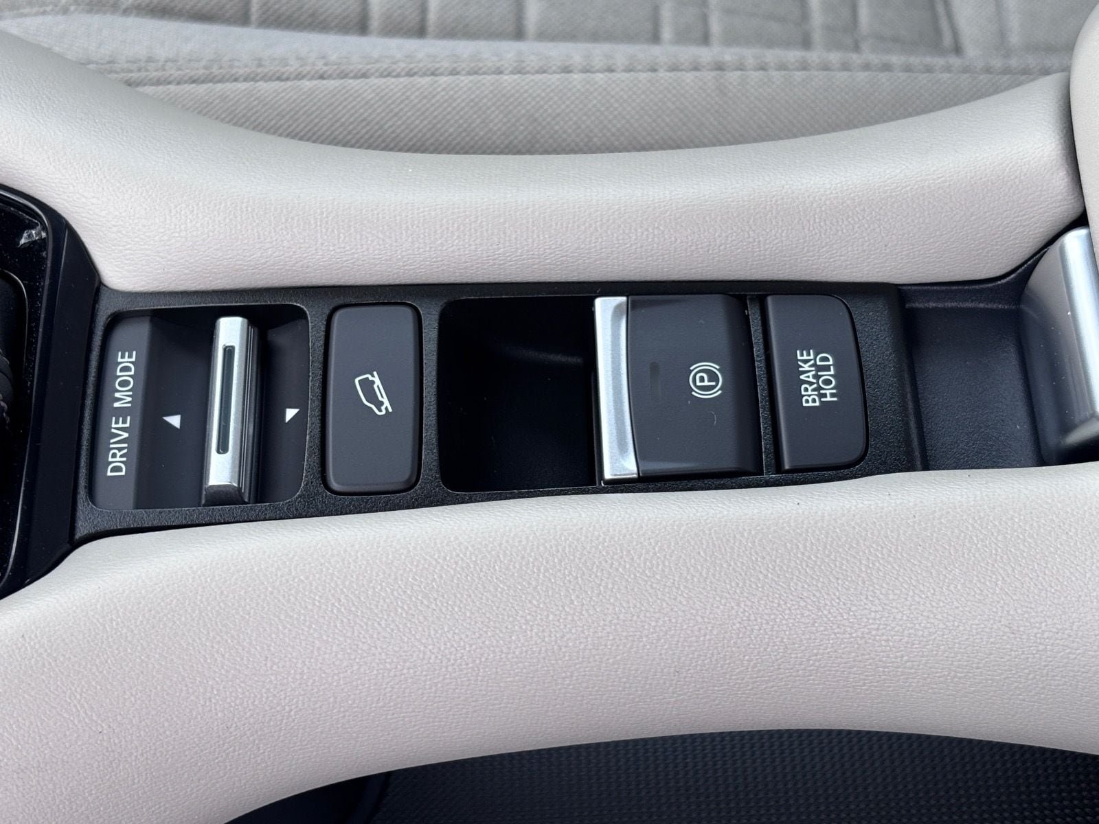 Certified 2026 Honda HR-V LX image 34
