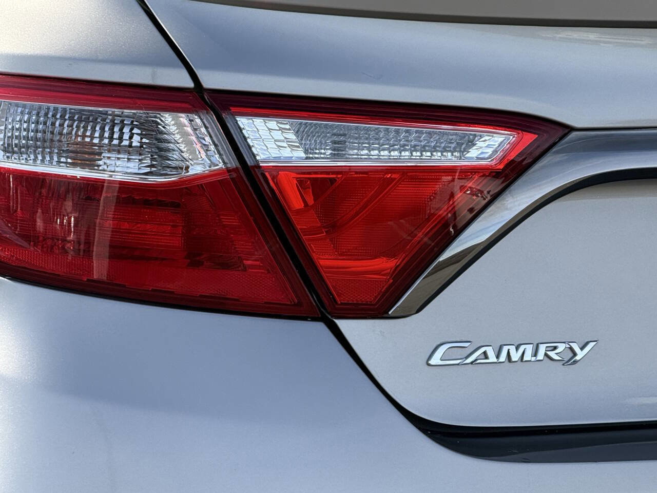 Used 2016 Toyota Camry SE image 22