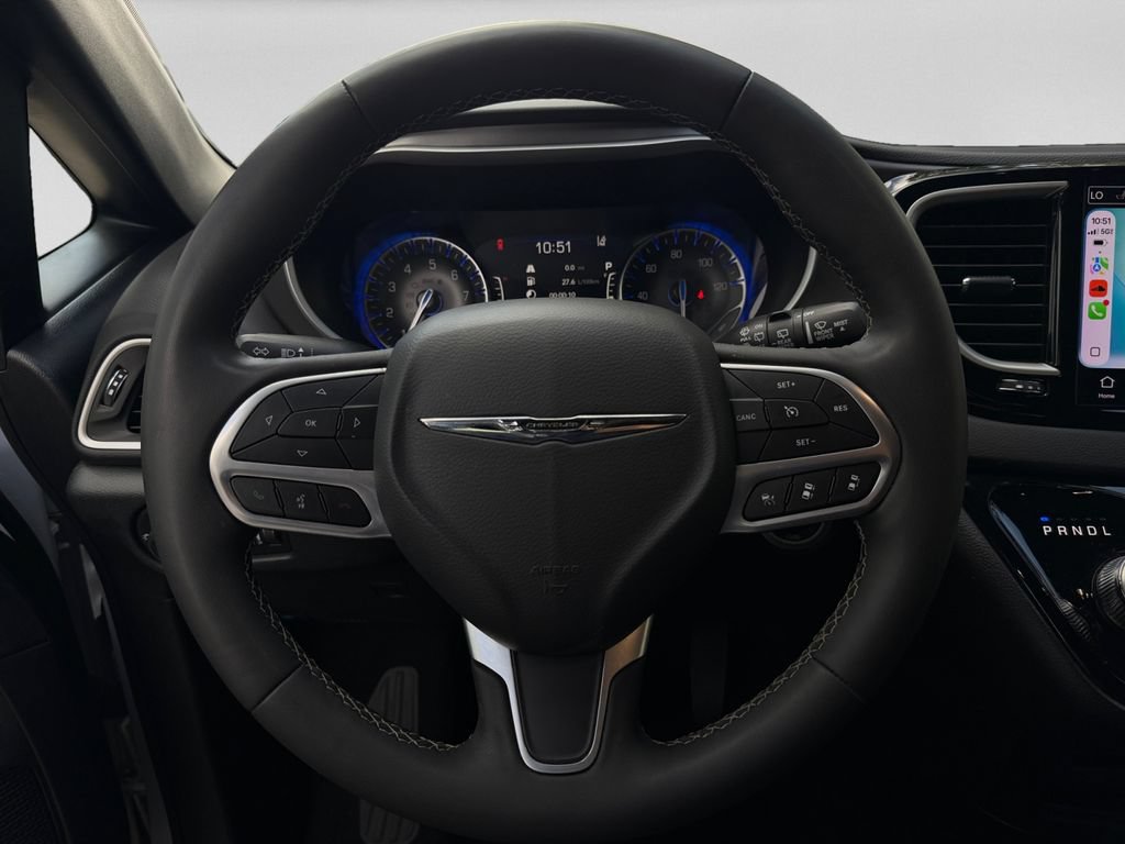 Used 2025 Chrysler Pacifica Select FWD image 12