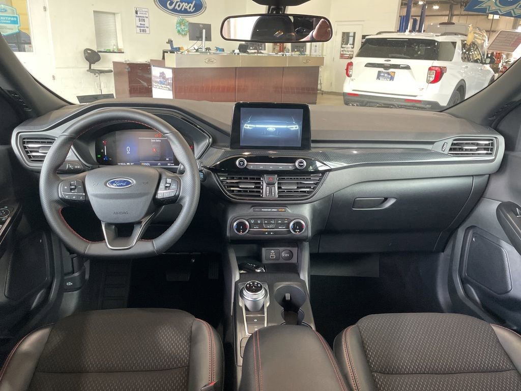 Used 2025 Ford Escape ST-Line image 13