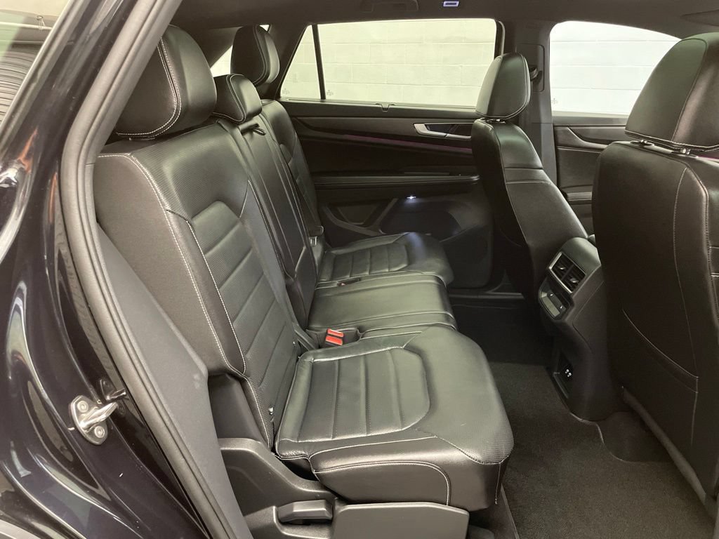 Used 2024 Volkswagen Atlas Cross Sport SEL R-Line AWD/4WD image 29