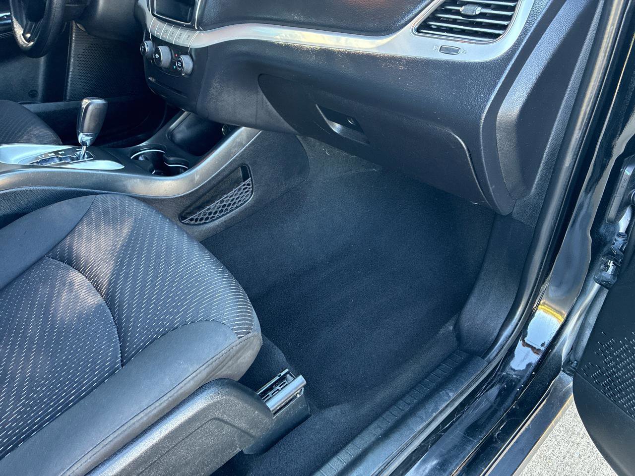 Used 2018 Dodge Journey SE w/ Blacktop Package image 31