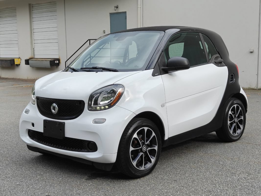 Used 2017 smart fortwo passion RWD image 8