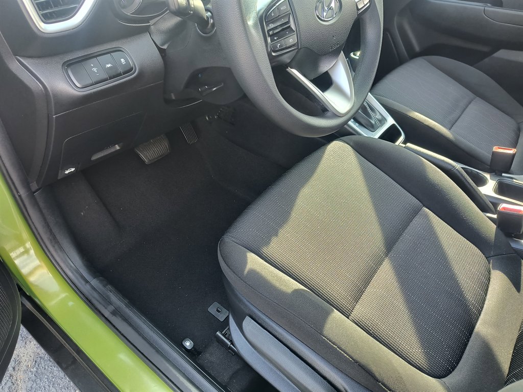 Used 2022 Hyundai Venue SE image 14