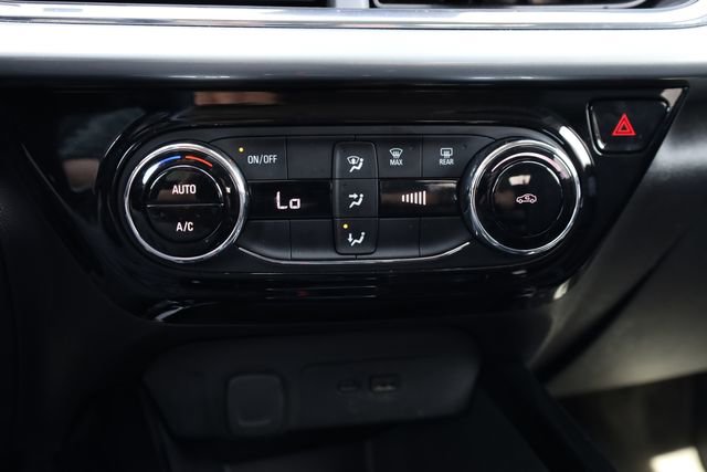 Used 2025 Chevrolet Trax LT FWD image 19