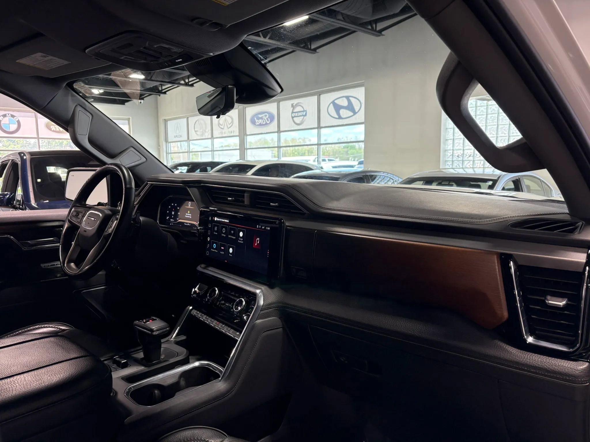 Used 2024 GMC Sierra 1500 Denali w/ Denali Reserve Package AWD/4WD image 8