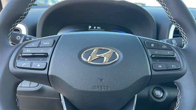 Used 2025 Hyundai Venue Limited FWD image 18