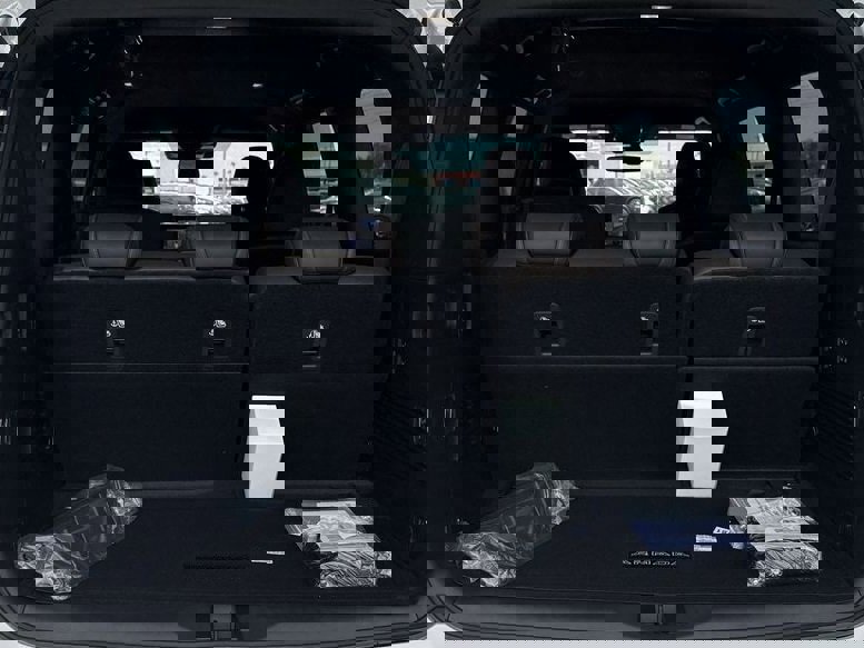 New 2026 Nissan Armada SL w/ Captain's Chari Seat Package image 32