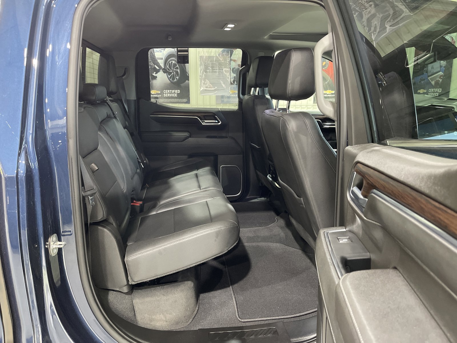 Used 2023 GMC Sierra 1500 SLT w/ SLT Premium Package AWD/4WD image 17