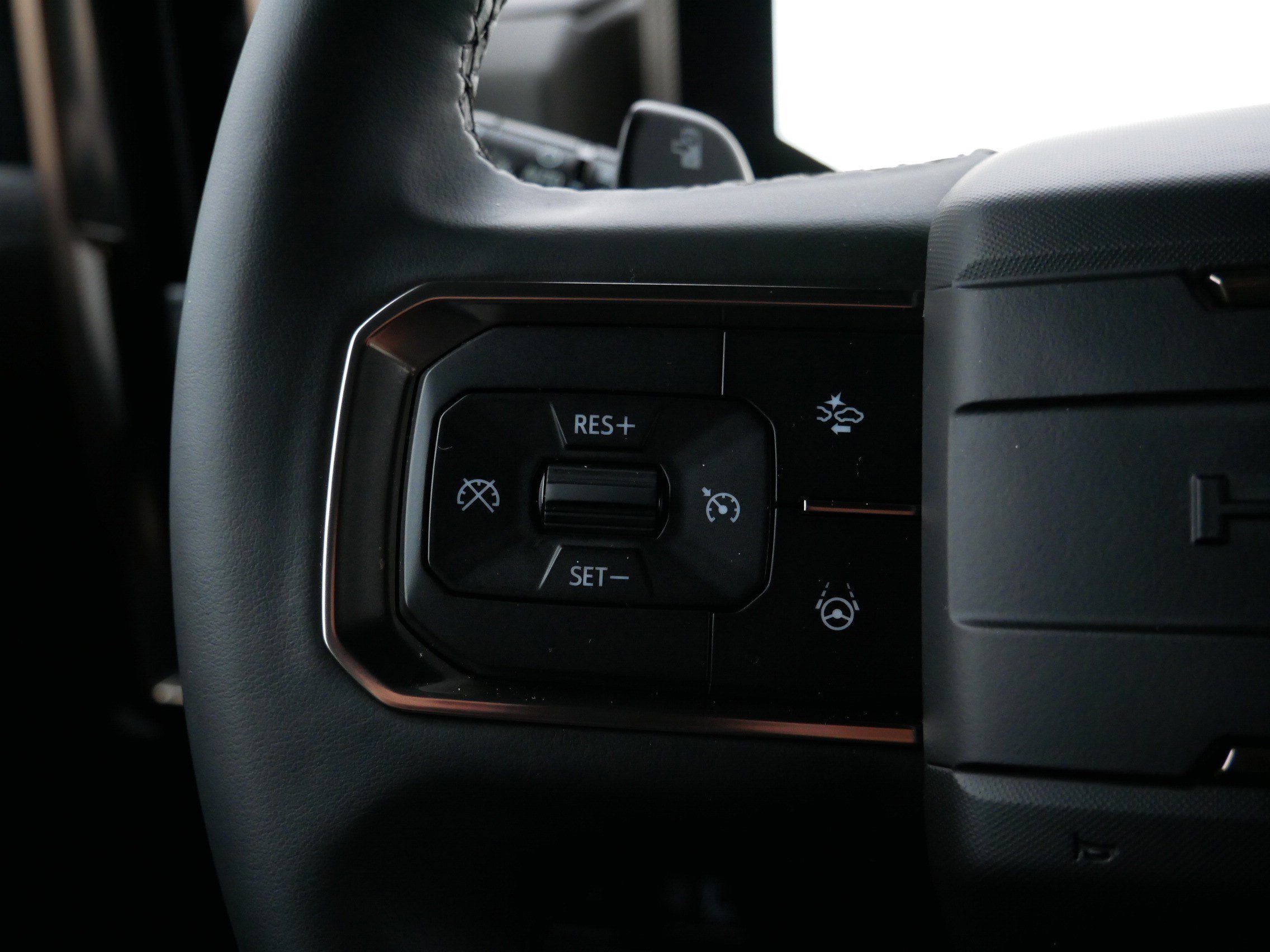 Used 2025 GMC Hummer EV 2X w/ LPO, Sport Package image 28