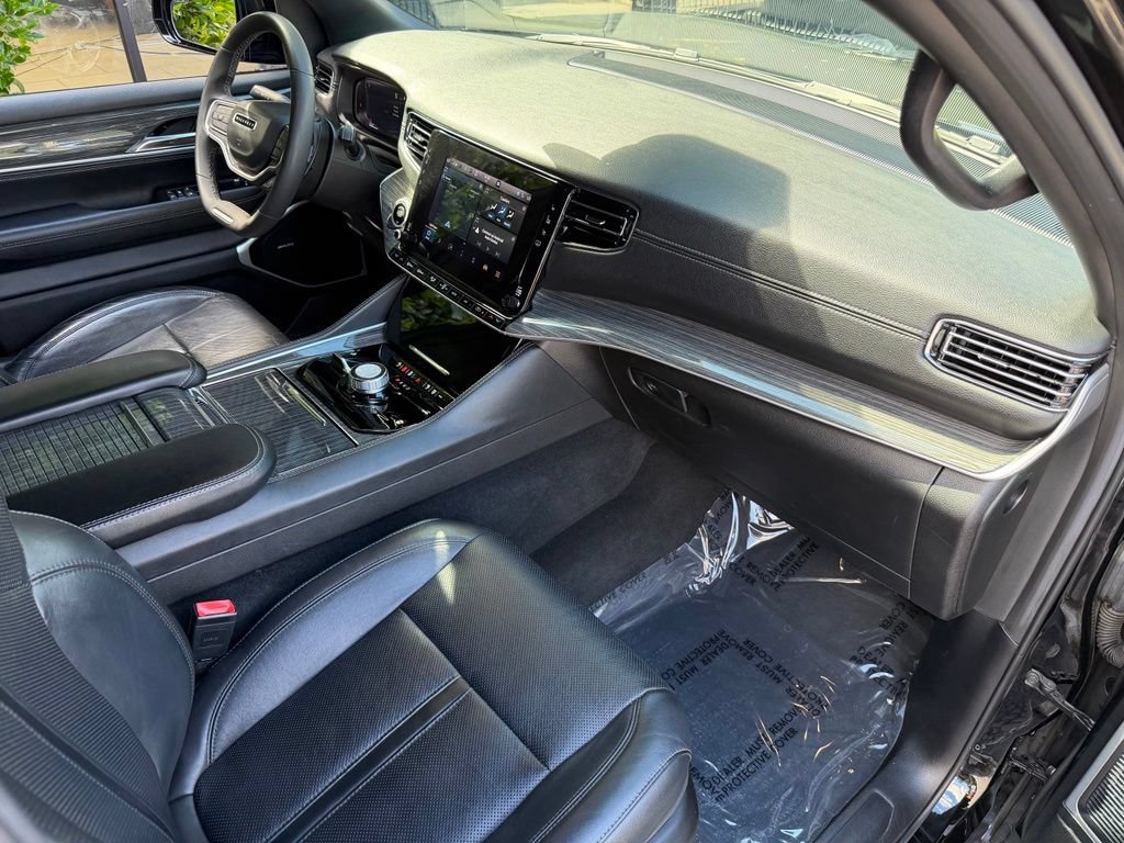 Used 2022 Jeep Wagoneer Series II AWD/4WD image 34