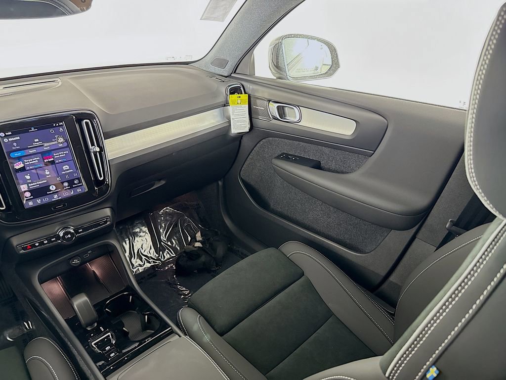 New 2026 Volvo XC40 B5 Ultra w/ Climate Package image 25