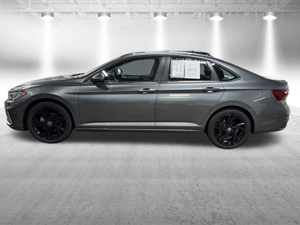Used 2026 Volkswagen Jetta SE w/ Black Wheel Package FWD image 2